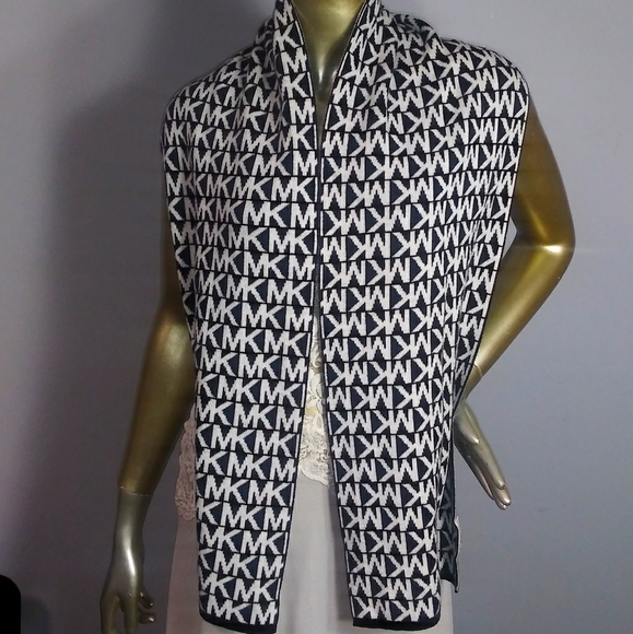 Authentic Michael Kors wool monogrammed scarf - Picture 1 of 7